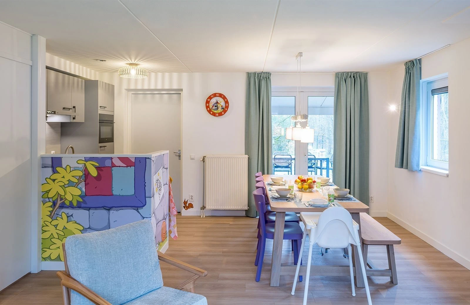 Buurpoes villa eethoek