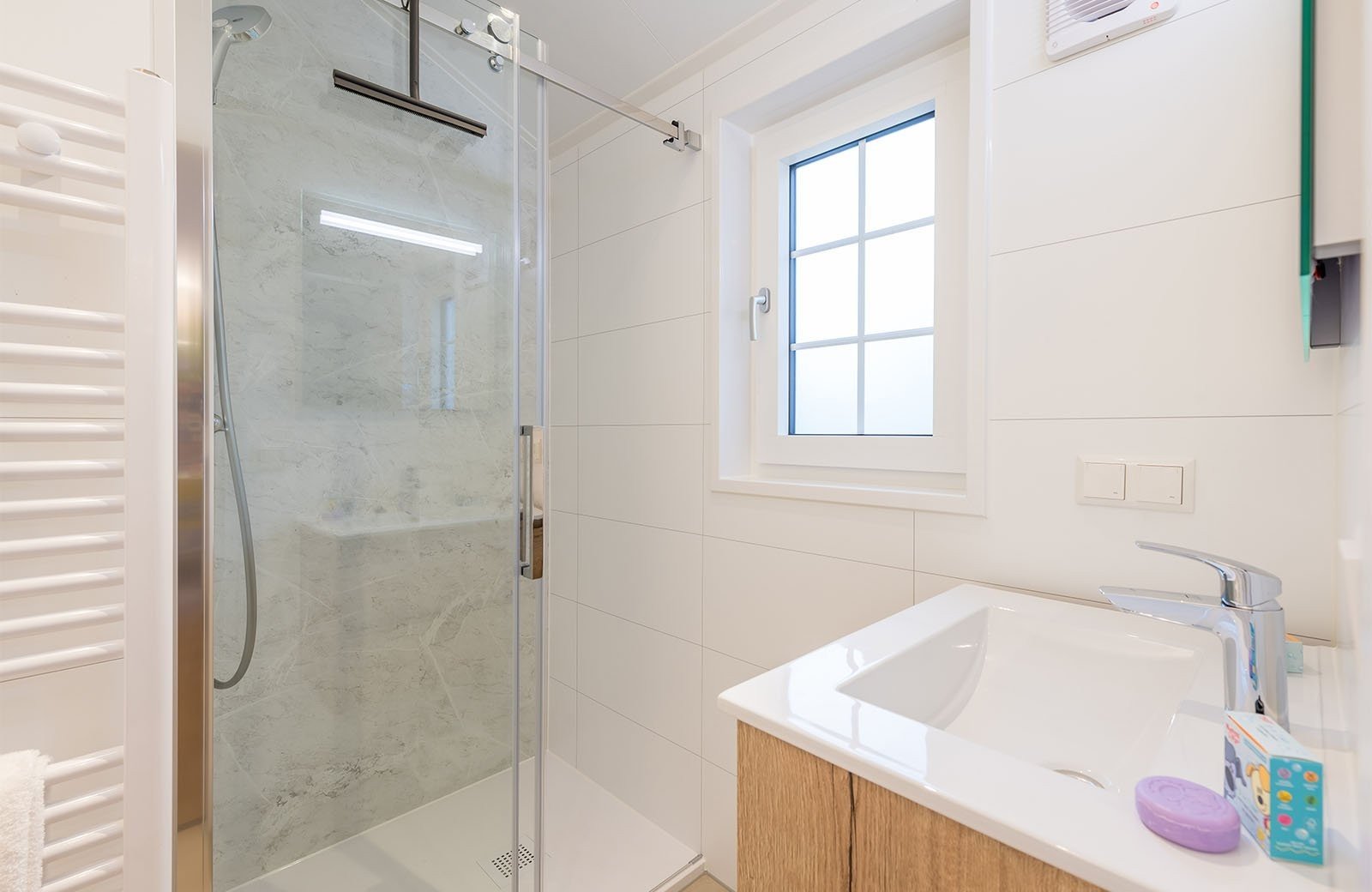 Charlies duinhuis badkamer