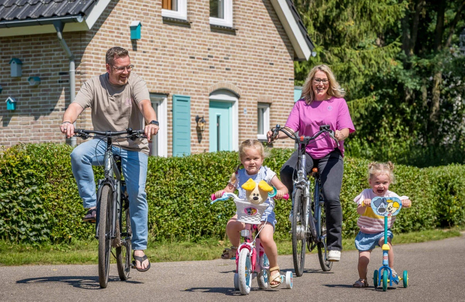 Familie resort de tovertuin fietsen