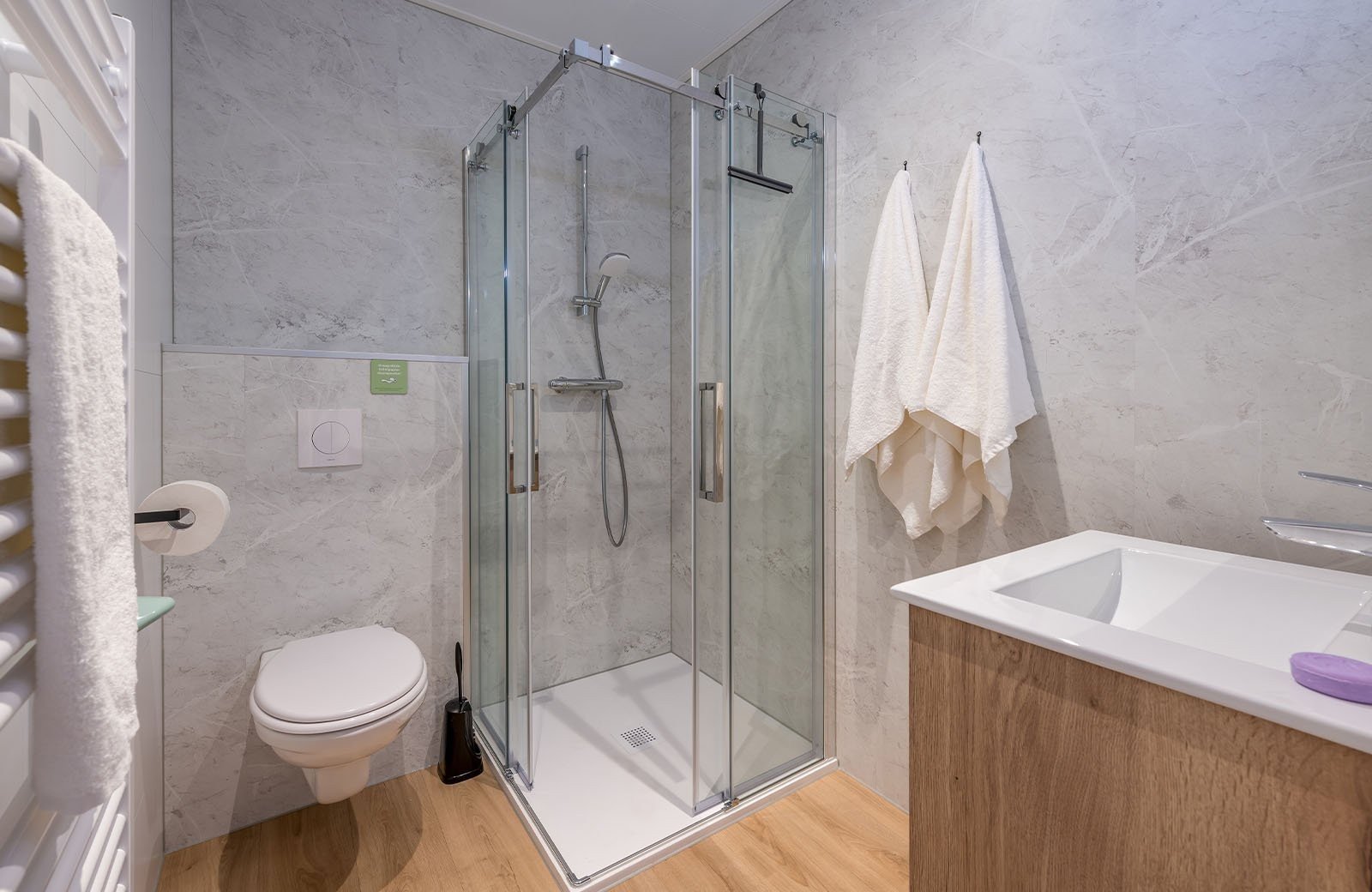 Vlindertjes venhuis badkamer