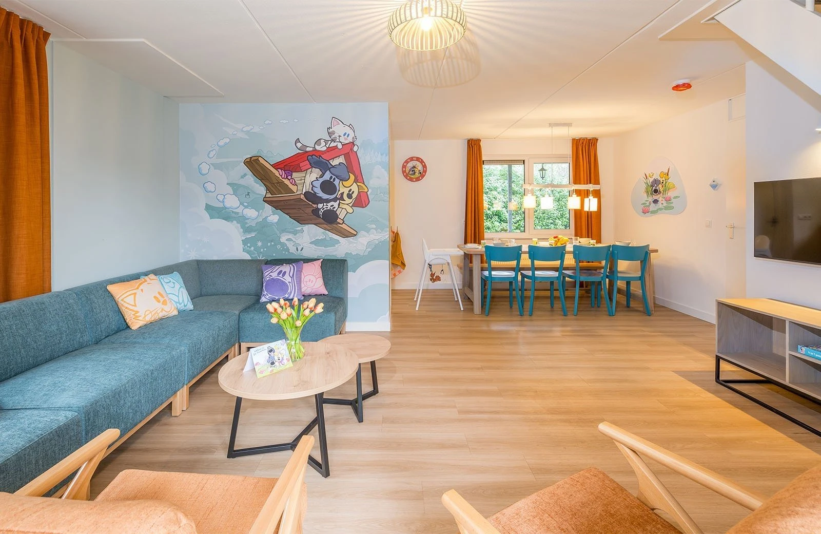 Woezel pip villa woonkamer met eethoek